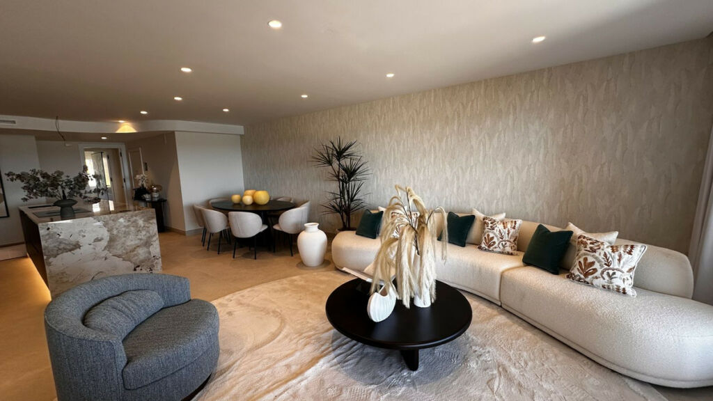 Middle Floor Apartment New Golden Mile Málaga - image 3
