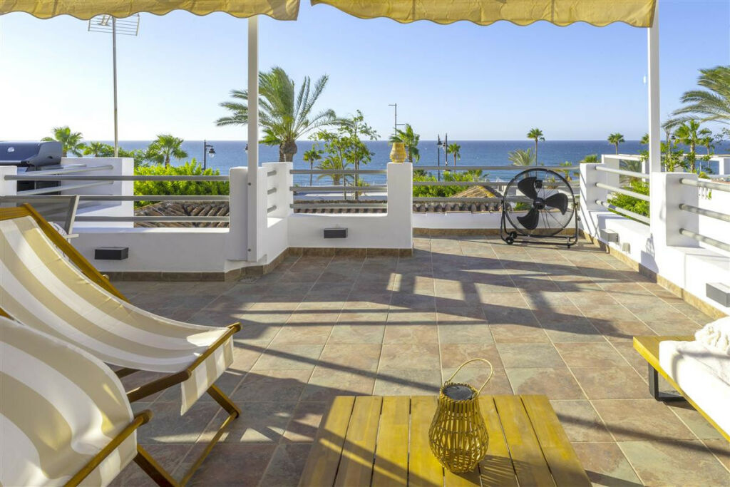 Semi-Detached House Estepona Málaga - image 3