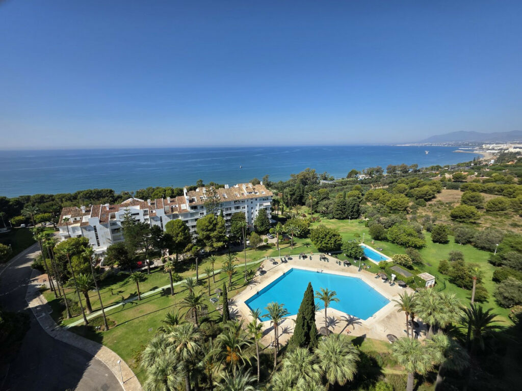 Middle Floor Apartment Marbella Málaga - image 3