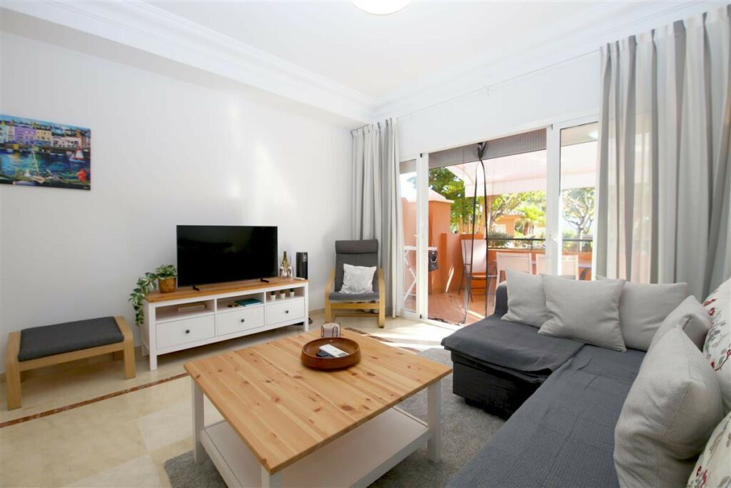 Ground Floor Apartment Estepona Málaga - image 3