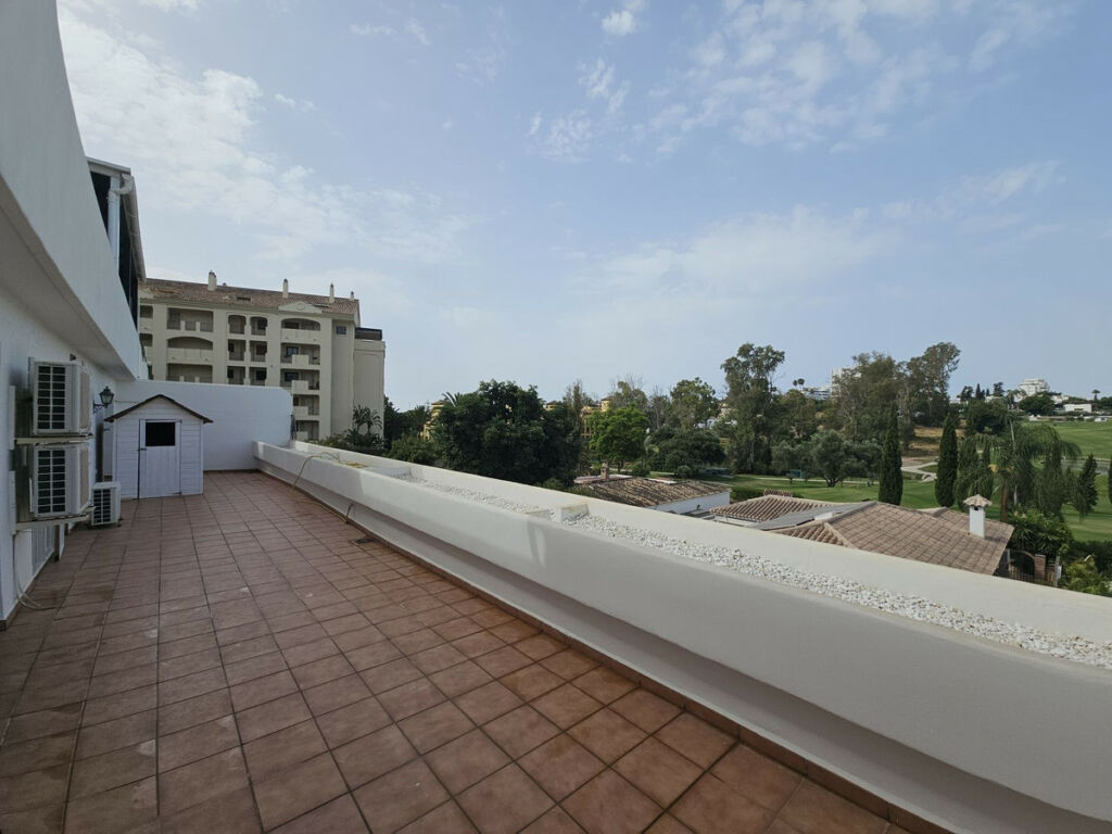 Middle Floor Apartment Guadalmina Alta Málaga - image 3