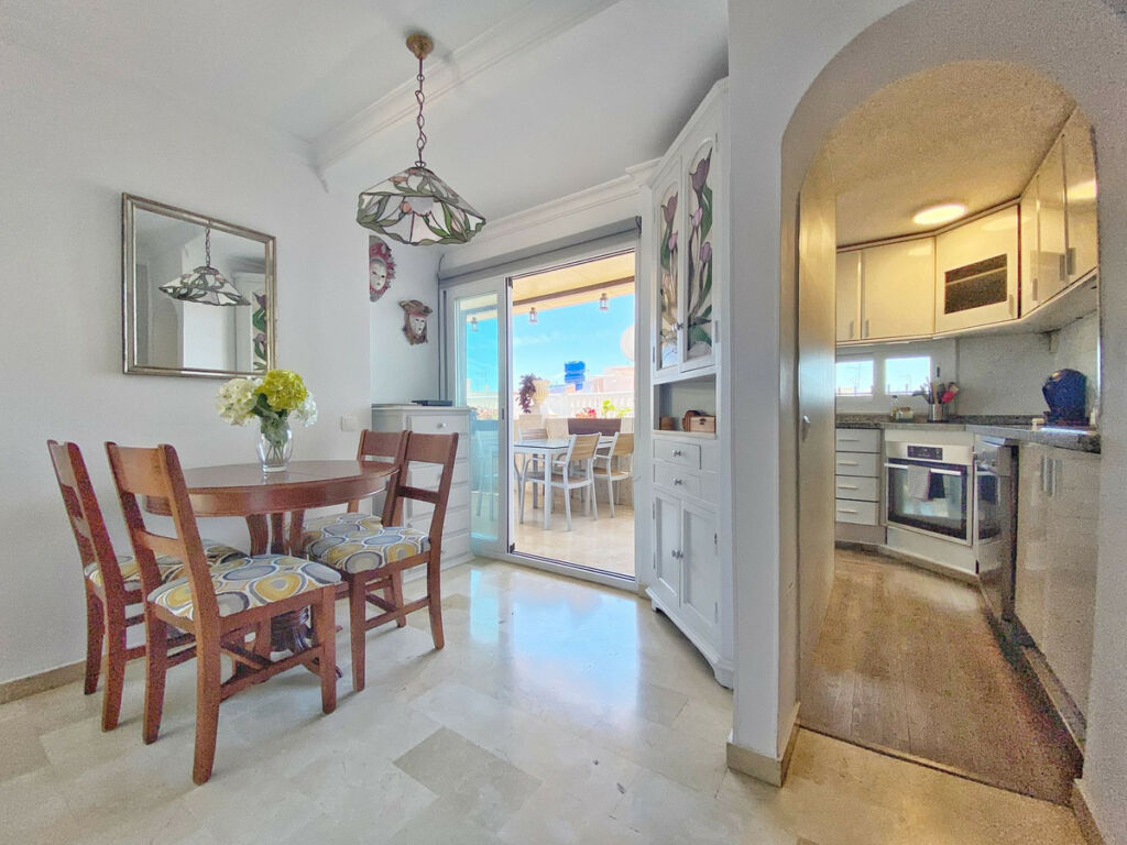 Top Floor Apartment Marbella Málaga - image 3