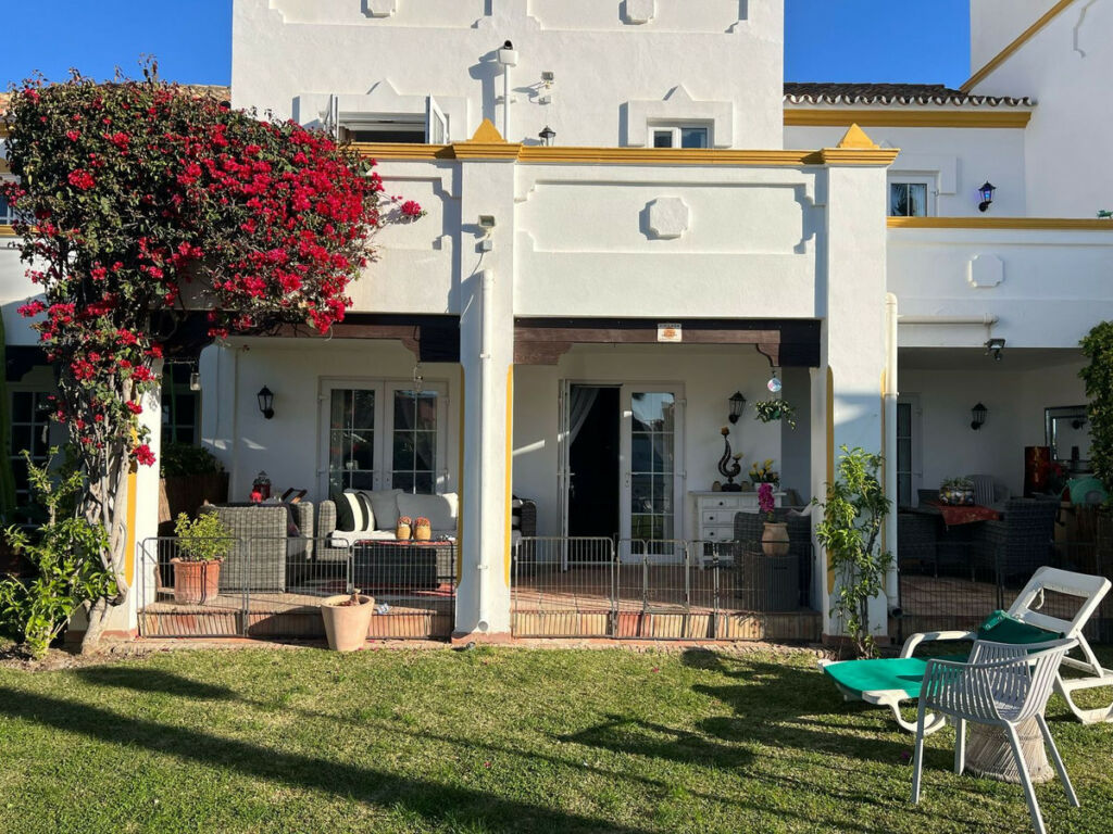 Townhouse Estepona Málaga - image 3