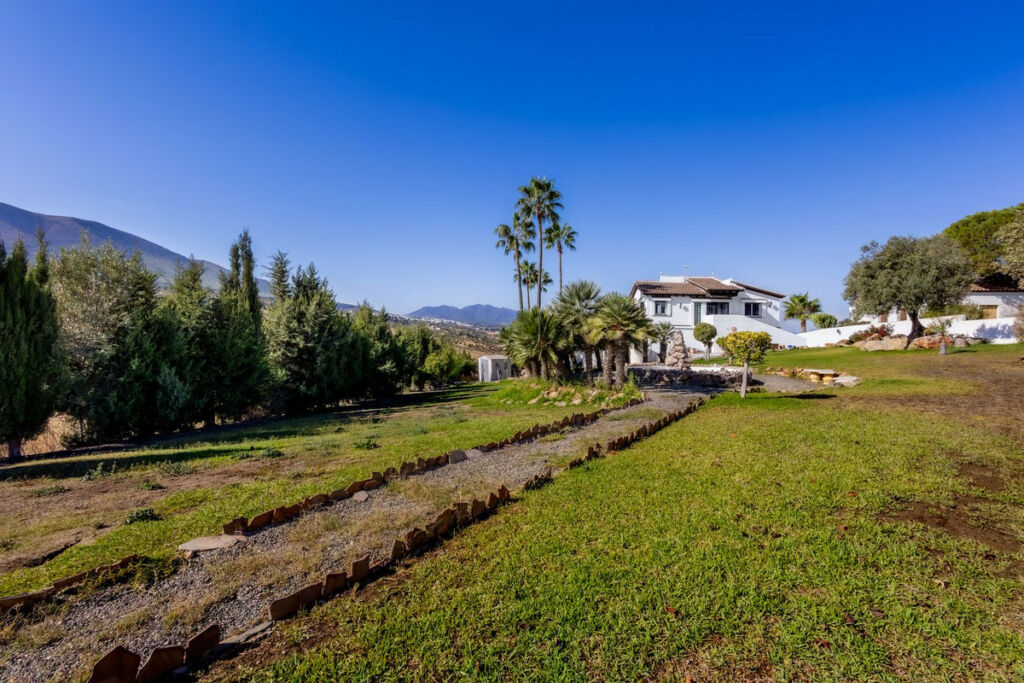 Detached Villa Alhaurín el Grande Málaga - image 3
