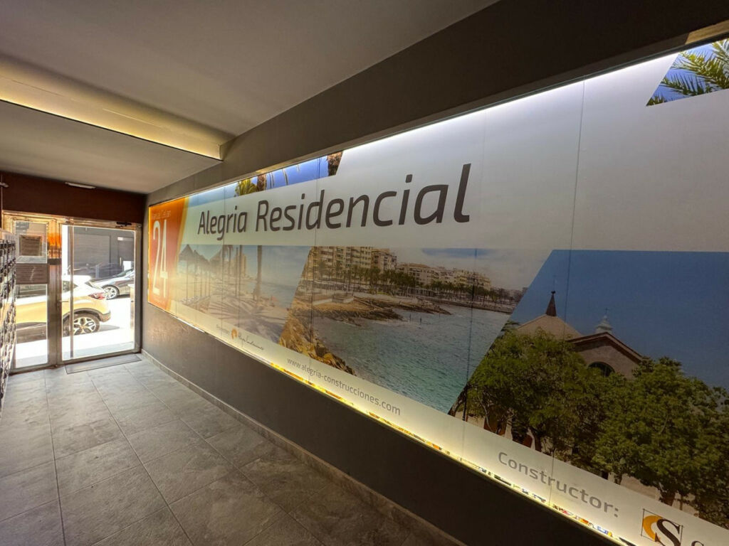 Middle Floor Apartment Torrevieja Alicante - image 3