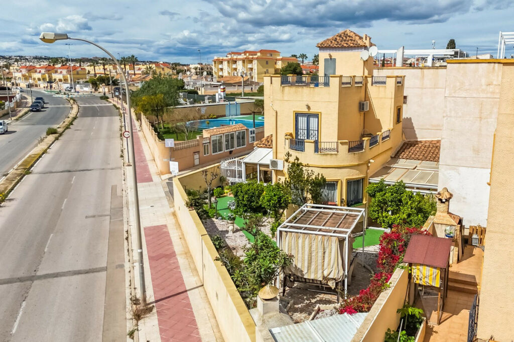 Townhouse Orihuela Costa Alicante - image 3