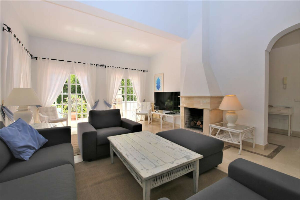 Detached Villa Marbella Málaga - image 3