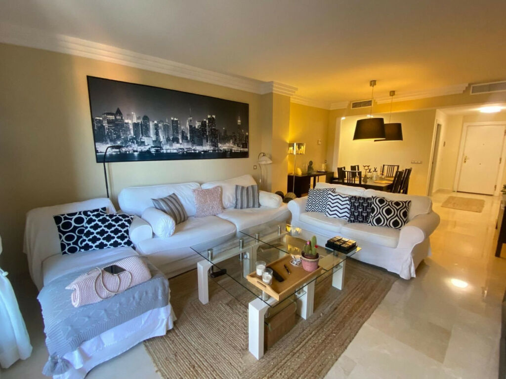 Middle Floor Apartment Benahavís Málaga - image 3