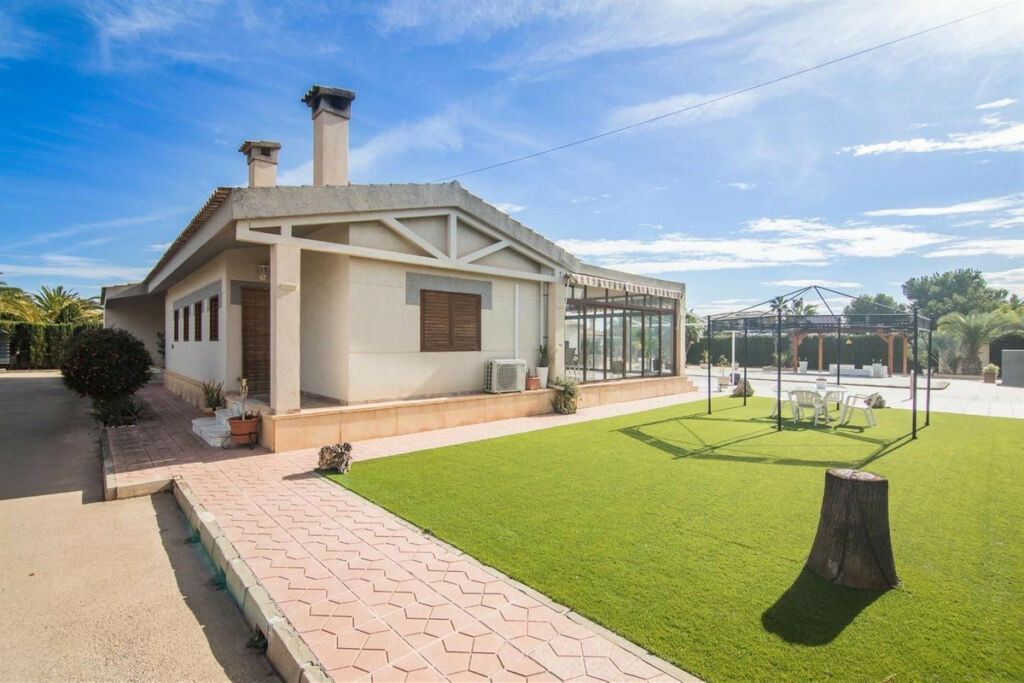 Detached Villa Elche Alicante - image 3