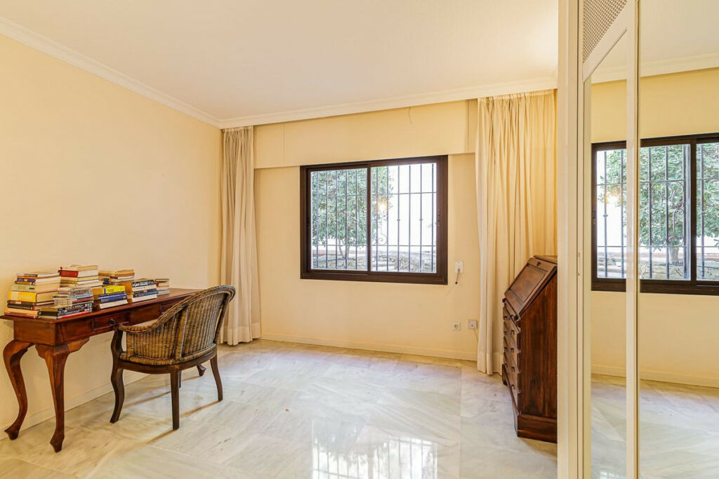 Ground Floor Apartment Benahavís Málaga - image 3