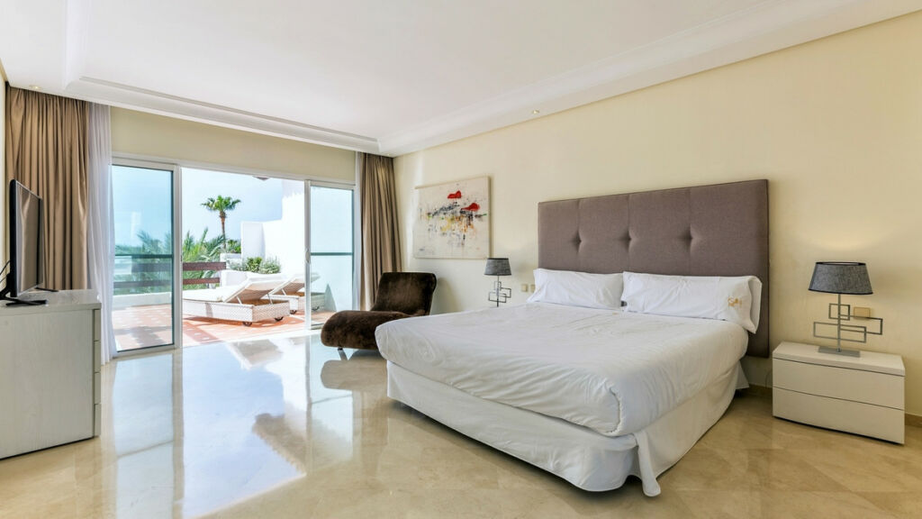 Penthouse Duplex Puerto Banús Málaga - image 3