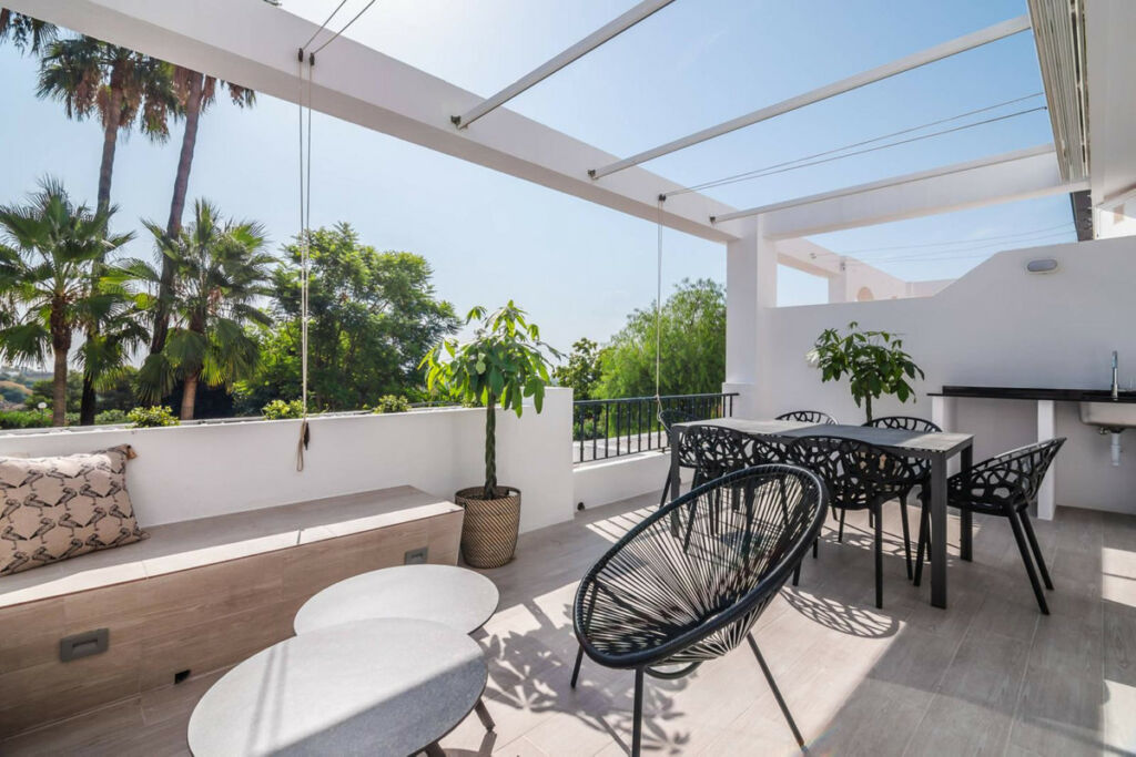 Middle Floor Apartment Benahavís Málaga - image 3