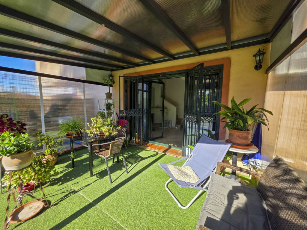 Townhouse La Duquesa Málaga - image 3