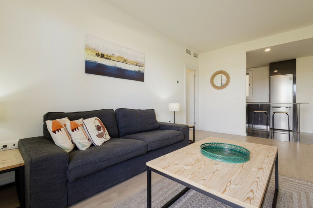 Middle Floor Apartment La Campana Málaga - image 3