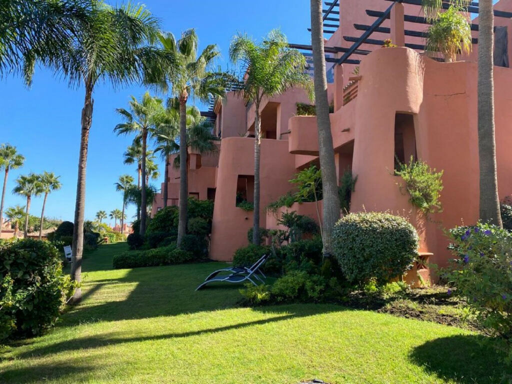 Ground Floor Apartment Elviria Málaga - image 3