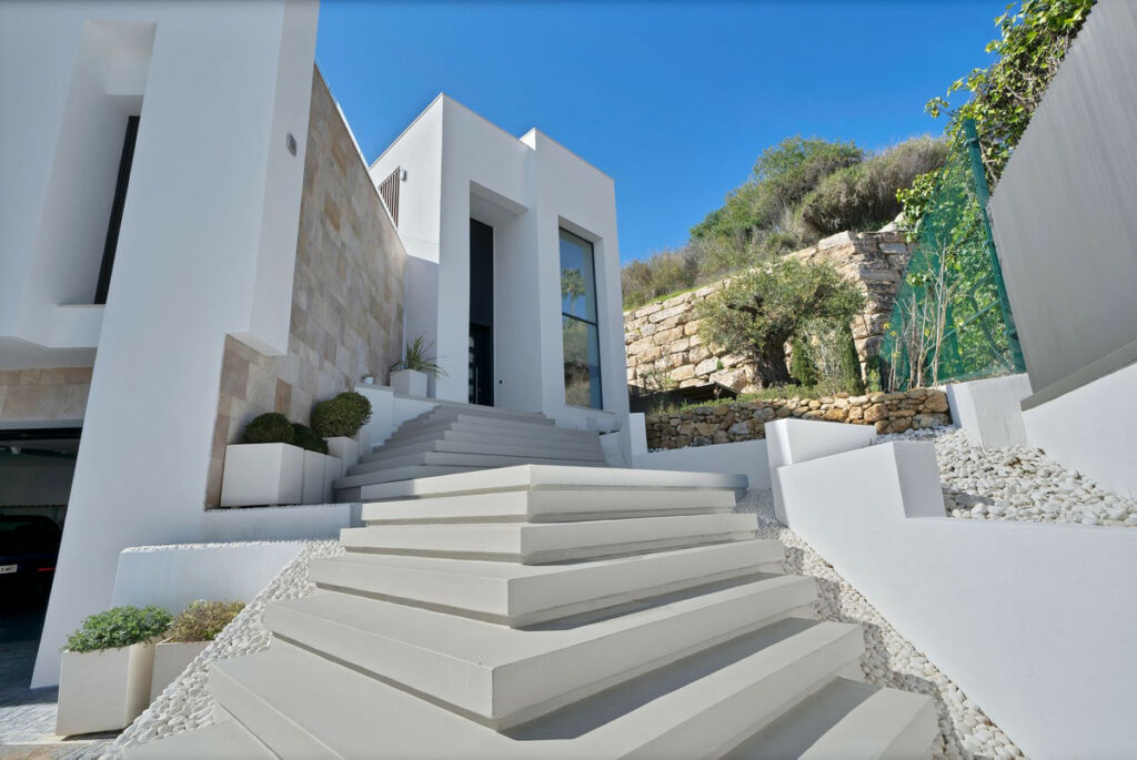 Detached Villa Benahavís Málaga - image 3