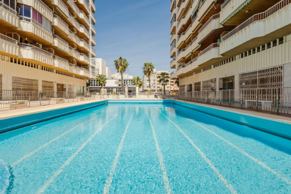 Middle Floor Apartment Torrevieja Alicante - image 3