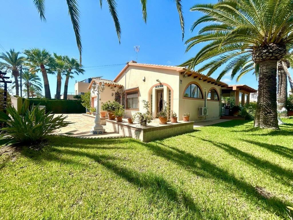 Detached Villa Cabo Roig Alicante - image 3