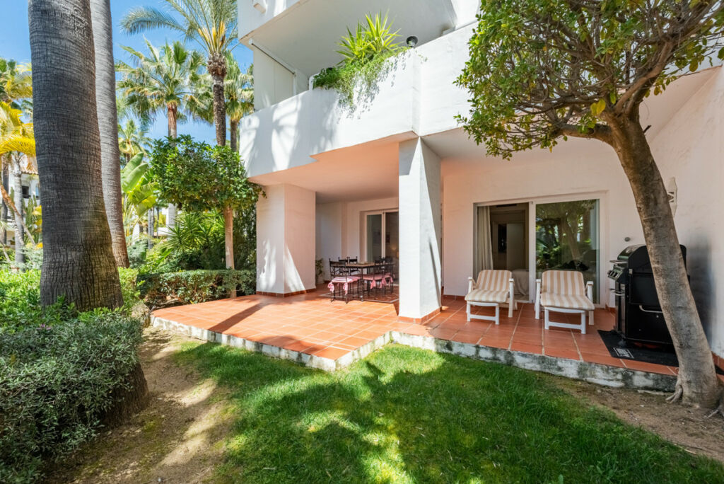 Ground Floor Apartment Puerto Banús Málaga - image 3