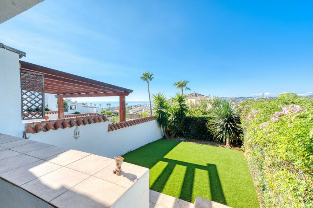 Townhouse La Duquesa Málaga - image 3