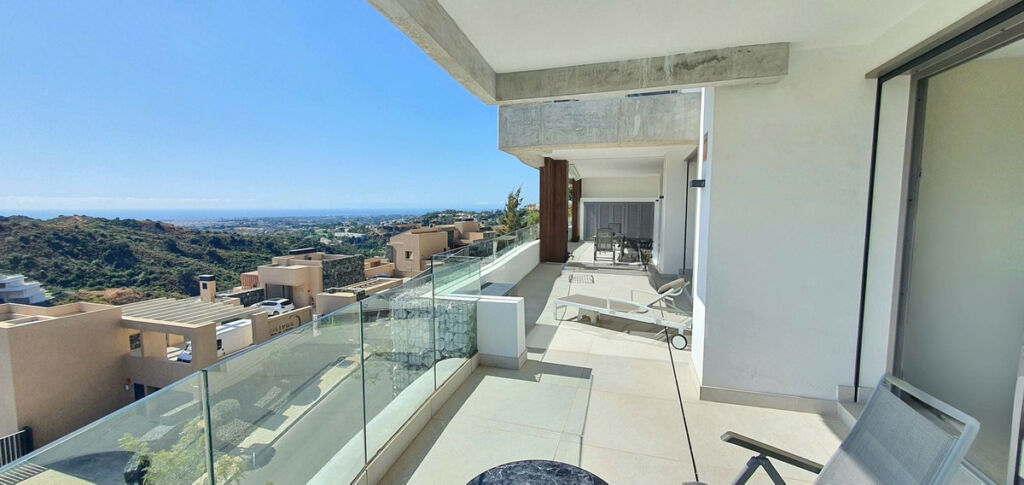 Middle Floor Apartment La Quinta Málaga - image 3