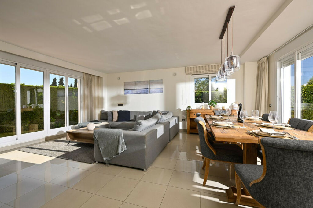 Townhouse Estepona Málaga - image 3