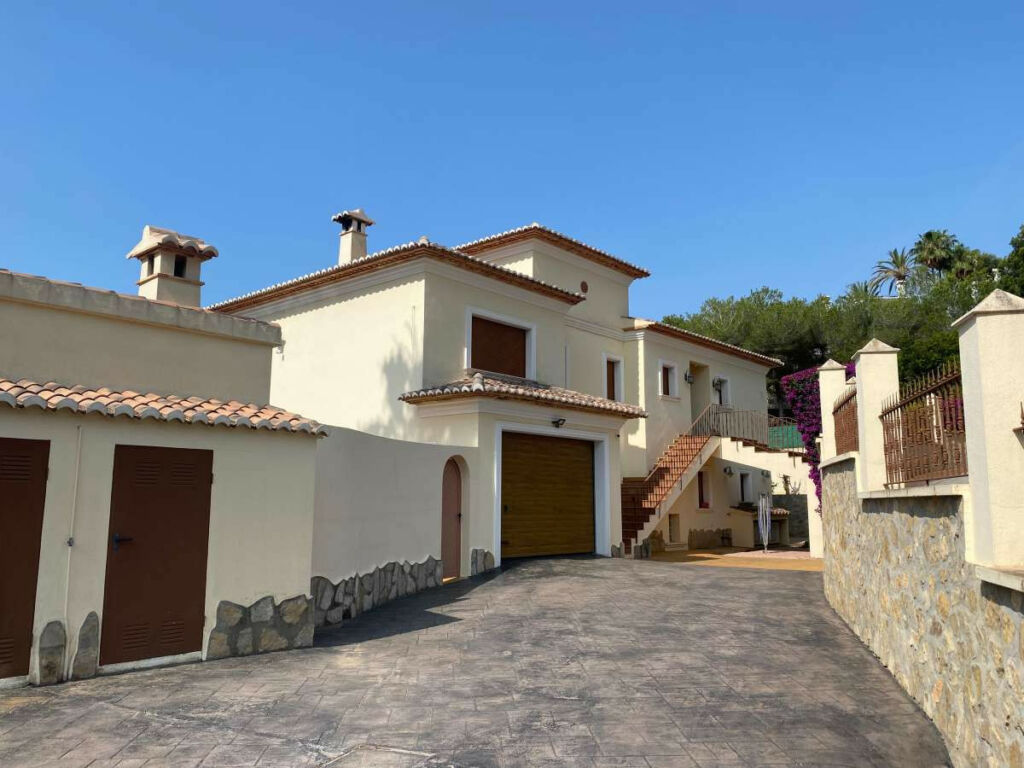Detached Villa Moraira Alicante - image 3