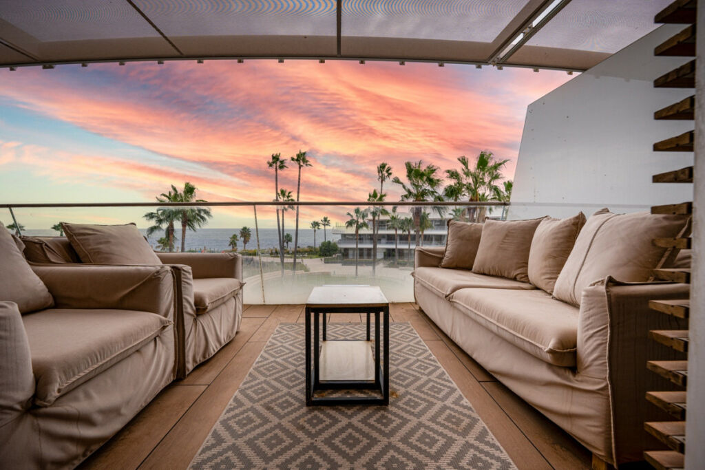 Middle Floor Apartment Estepona Málaga - image 3