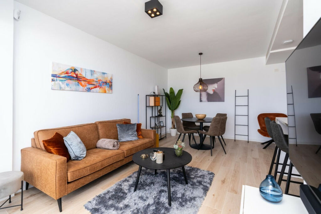 Middle Floor Apartment Estepona Málaga - image 3