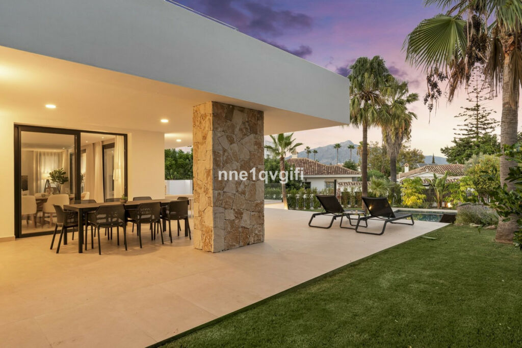 Detached Villa Guadalmina Alta Málaga - image 4