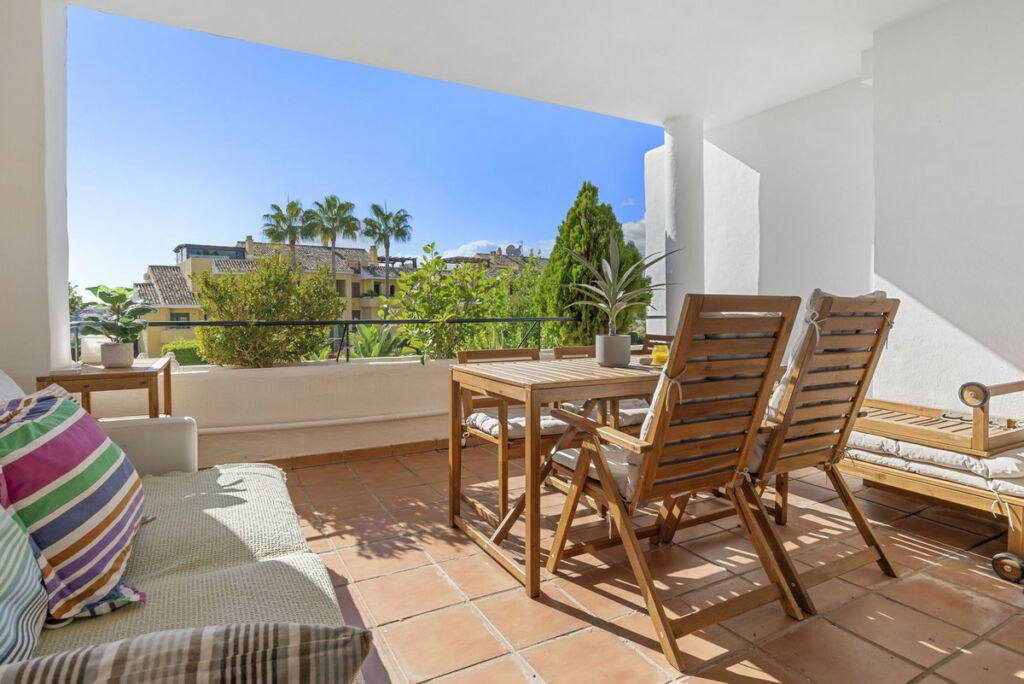 Middle Floor Apartment Bel Air Málaga - image 3