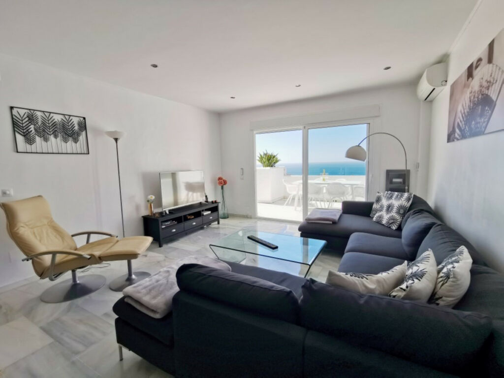 Middle Floor Apartment La Mairena Málaga - image 3