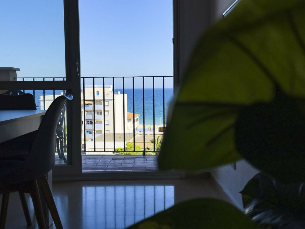 Middle Floor Apartment Manilva Málaga - image 3