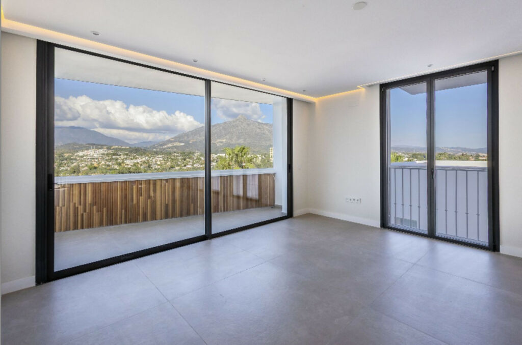 Penthouse Nueva Andalucía Málaga - image 3