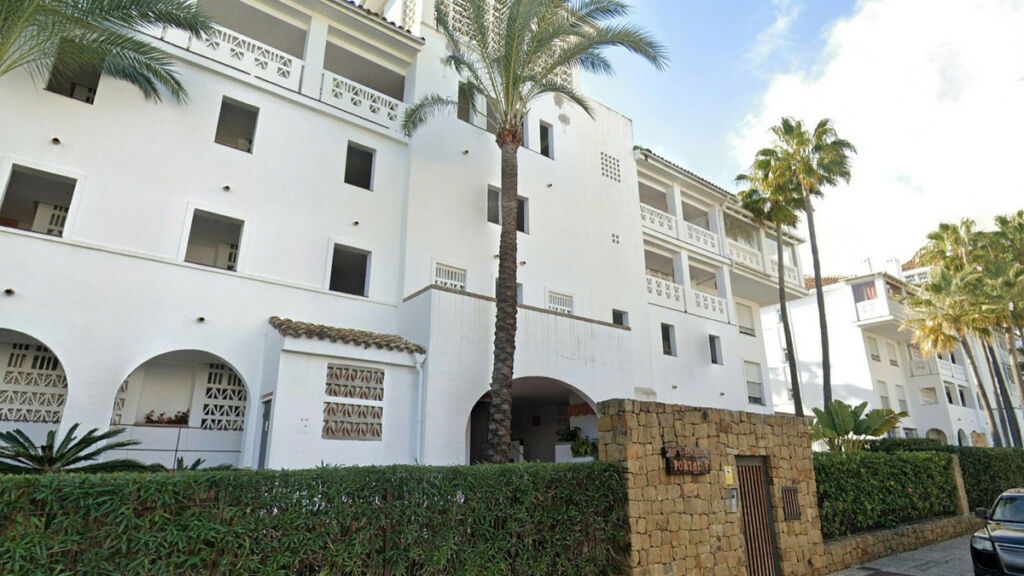 Middle Floor Apartment Marbella Málaga - image 3