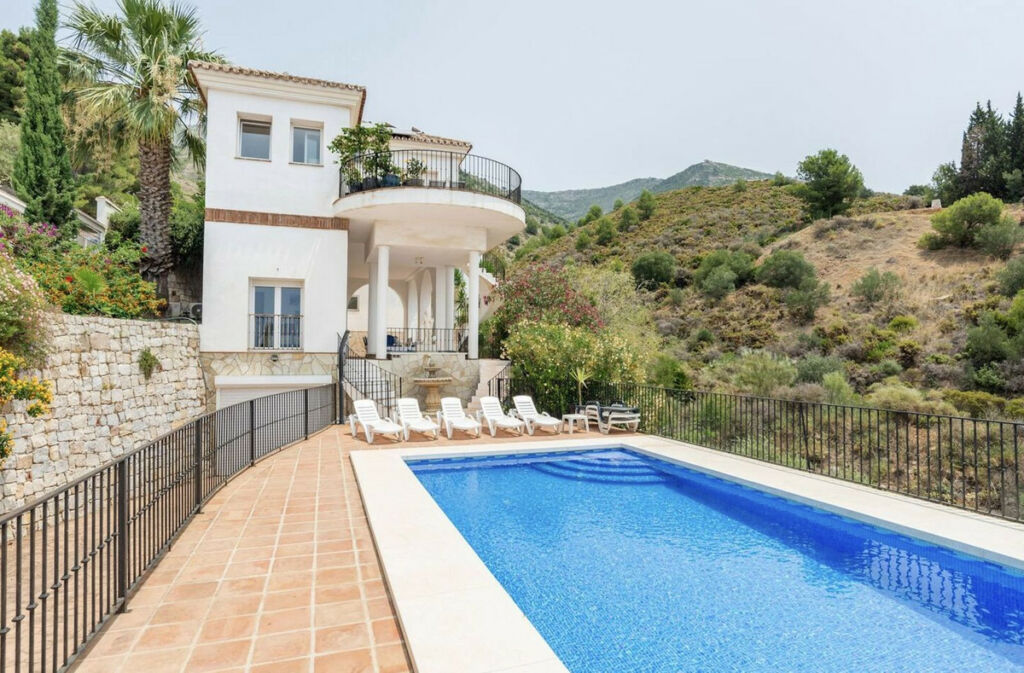 Detached Villa Valtocado Málaga - image 3