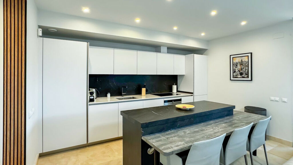 Ground Floor Apartment Cabopino Málaga - image 3