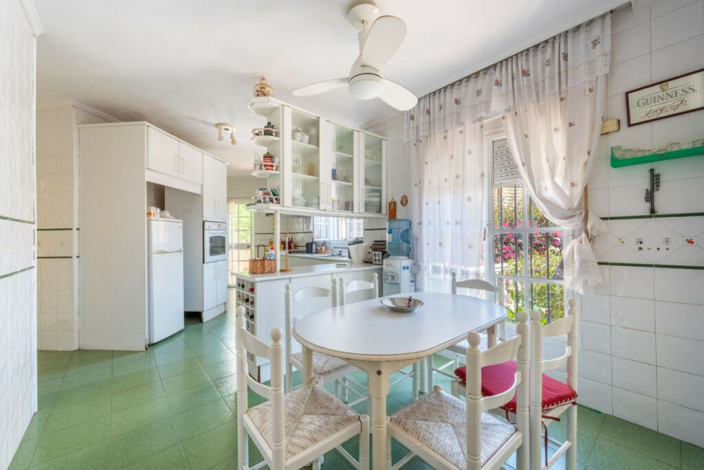 Detached Villa Marbella Málaga - image 3