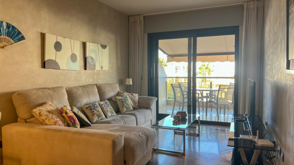 Middle Floor Apartment La Duquesa Málaga - image 3
