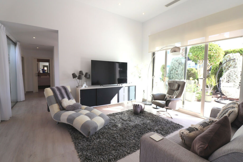 Detached Villa Benijofar Alicante - image 3