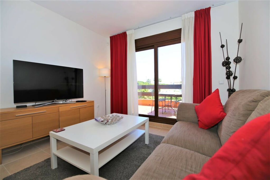 Middle Floor Apartment Estepona Málaga - image 3