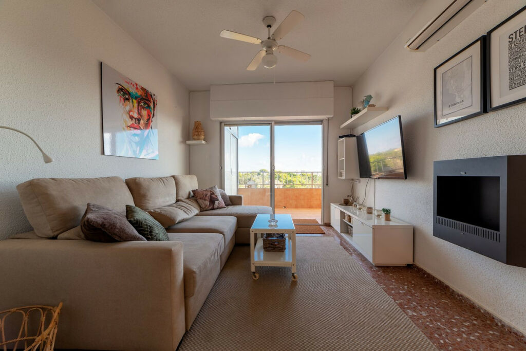 Middle Floor Apartment Punta Prima Alicante - image 3