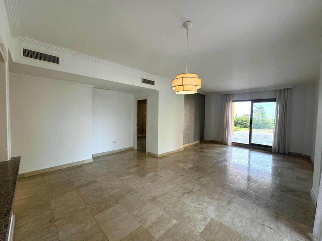Ground Floor Apartment Atalaya Málaga - image 3