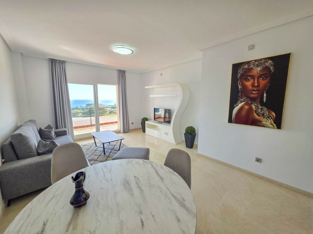 Middle Floor Apartment La Duquesa Málaga - image 3