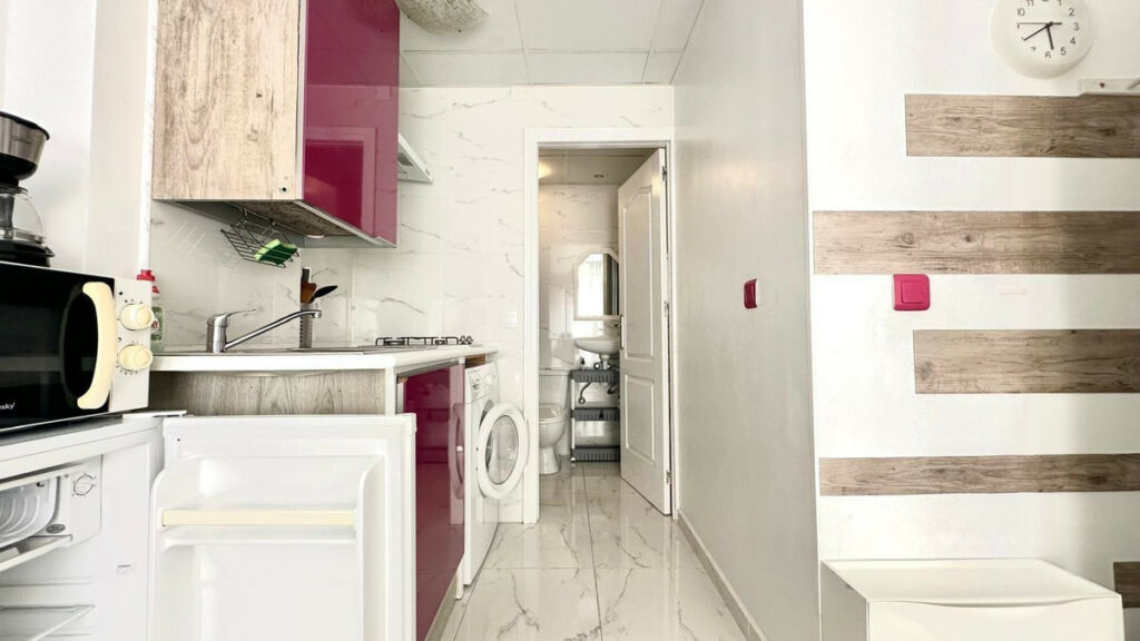 Middle Floor Apartment Torrevieja Alicante - image 3