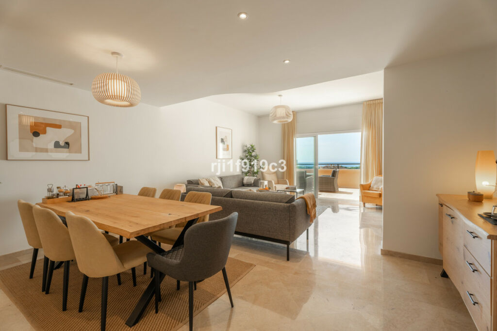 Middle Floor Apartment Elviria Málaga - image 3