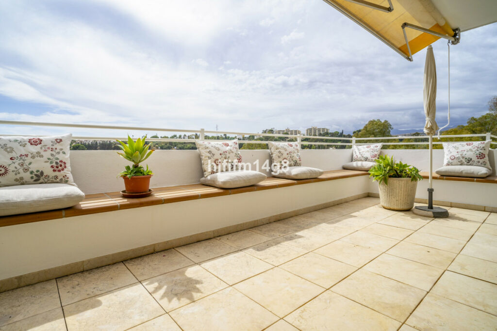 Middle Floor Apartment Guadalmina Alta Málaga - image 3