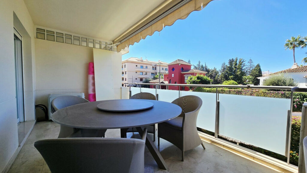 Middle Floor Apartment San Pedro de Alcántara Málaga - image 3