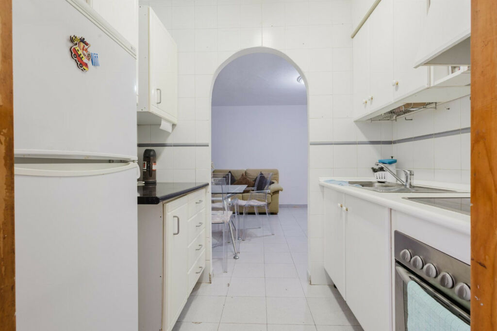 Middle Floor Apartment Torrevieja Alicante - image 3