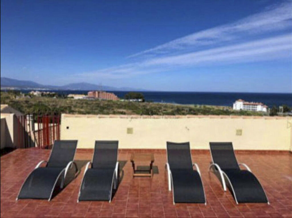Penthouse La Duquesa Málaga - image 3